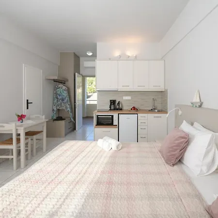 Antonis Apts, Physio Fitness Retreats Plakias