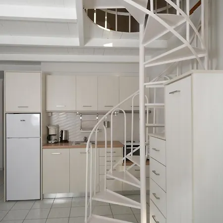 Antonis Apts, Physio Fitness Retreats Plakias
