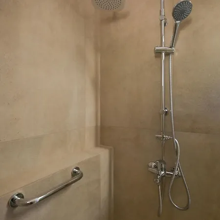 Antonis Apts, Physio Fitness Retreats Apartman Plakiász