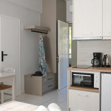 Antonis Apts, Physio Fitness Retreats Apartman *
